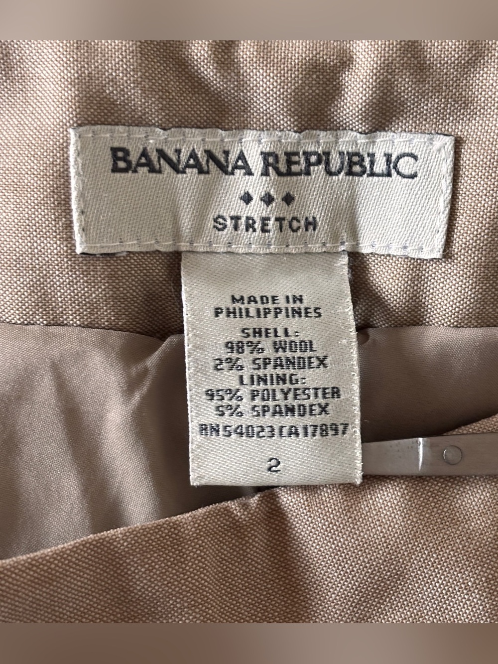 Banana Republic Khaki Straight-Leg Chinos ~ 98% wool, lined. Size 2 - Picture 3 of 5